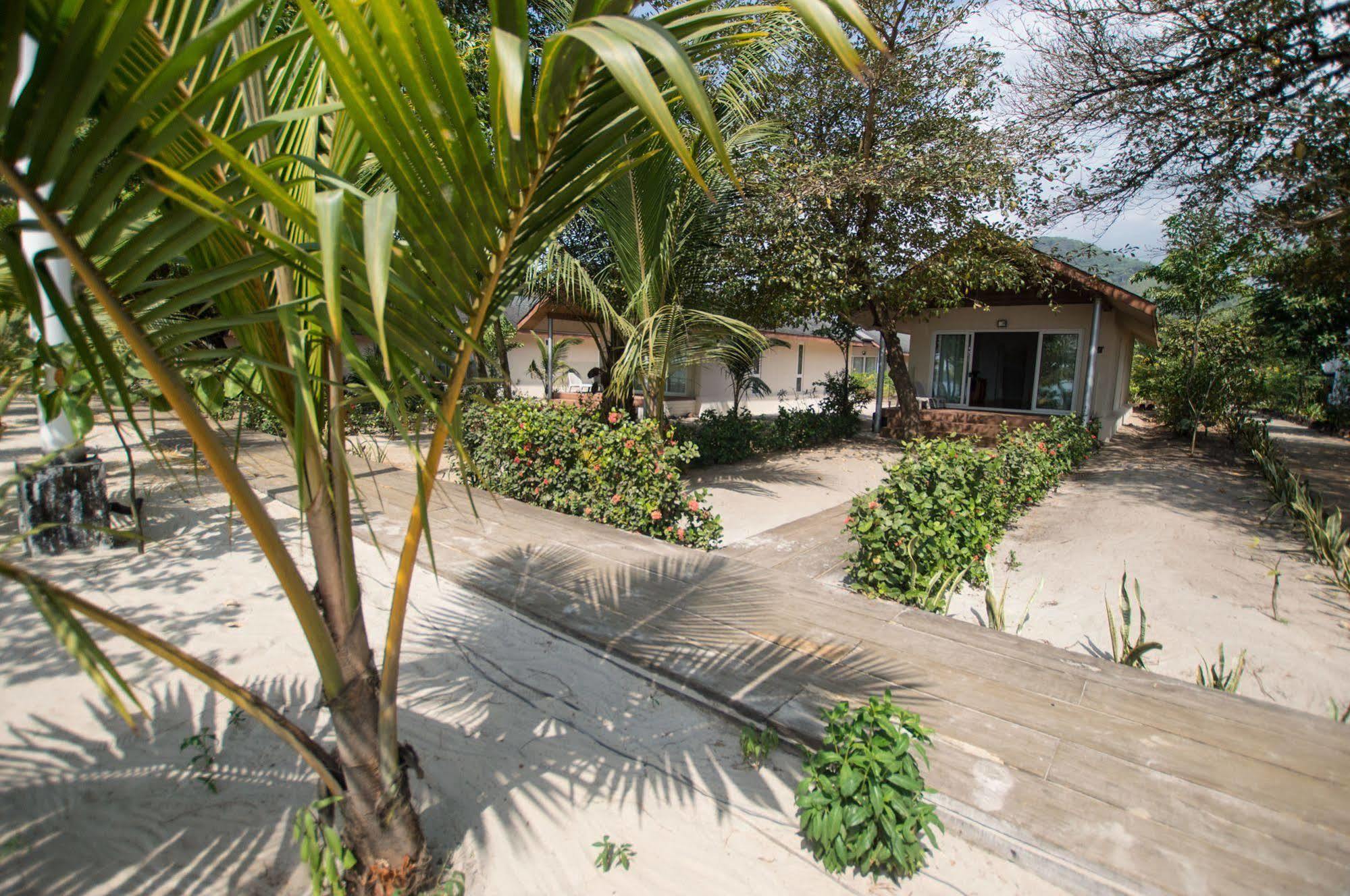The Place Resort At Tokeh Beach Freetown Zewnętrze zdjęcie